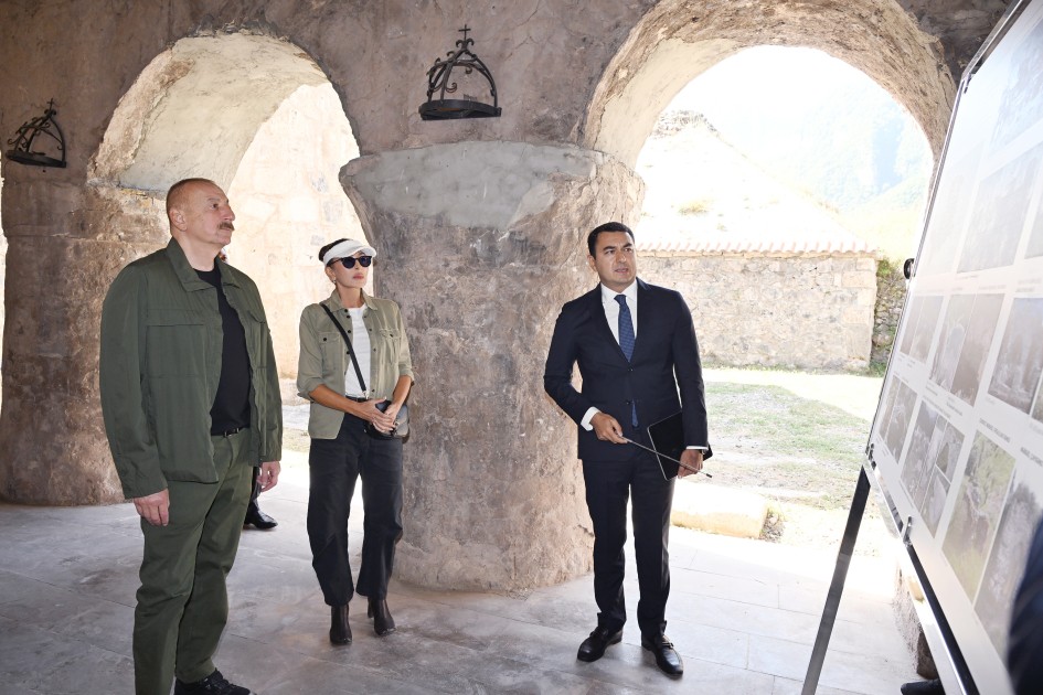 İlham Əliyev və xanımı Kəlbəcərdə - FOTOLAR (YENİLƏNİB)