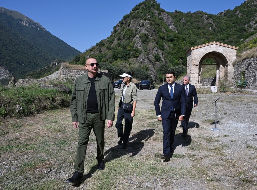 İlham Əliyev və xanımı Kəlbəcərdə - FOTOLAR (YENİLƏNİB)