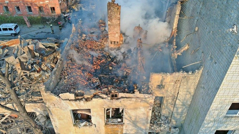Raket hücumlarına məruz qalan Lvovdan FOTOLAR
