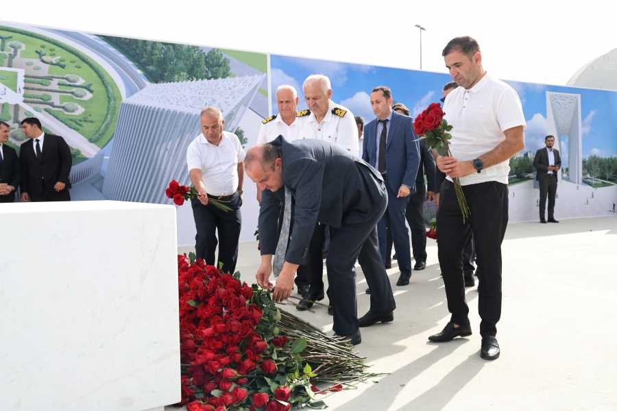 ASCO-nun əməkdaşları Zəfər parkını ziyarət ediblər - FOTOLAR