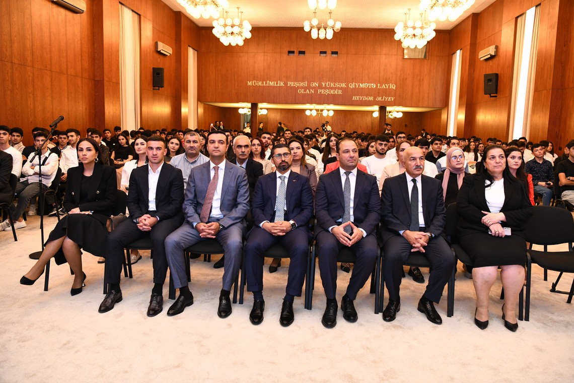 ADNSU tələbələri ilə “Qarabağın dirçəlişində həmrəyliyin rolu” mövzusunda görüş keçirilib - FOTOLAR