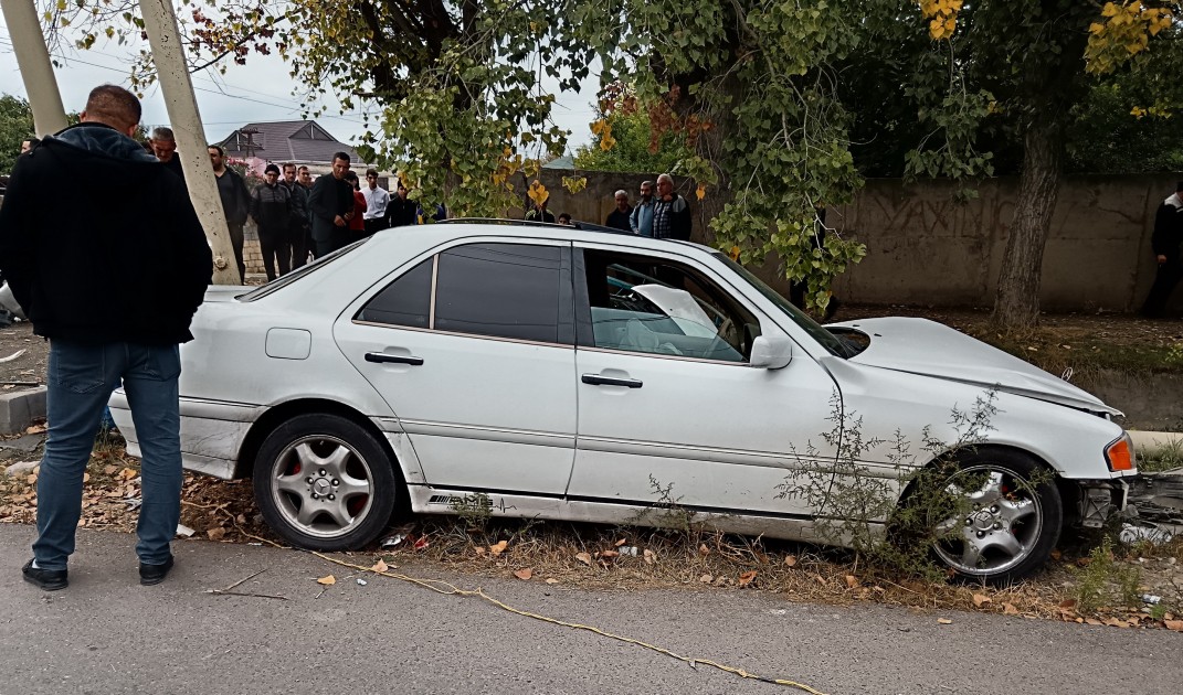 İmişlidə maşın su kanalına düşdü, yaralılar var - FOTOLAR