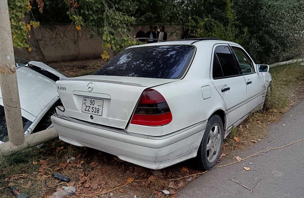 İmişlidə maşın su kanalına düşdü, yaralılar var - FOTOLAR