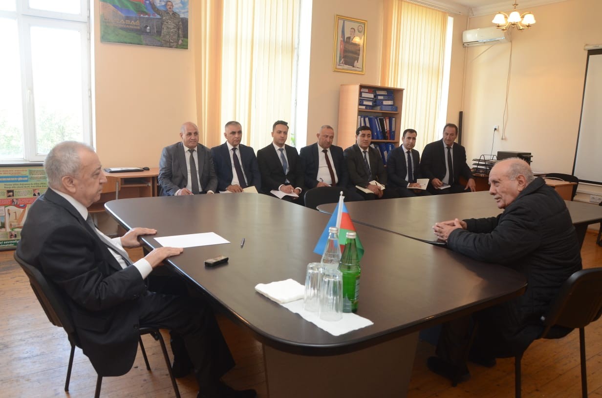 İcra başçısı Malik İsaqov vətəndaşların müraciətlərini dinlədi - FOTOLAR