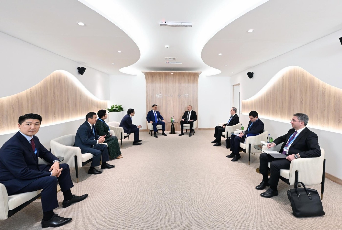 İlham Əliyev Monqolustan Prezidenti ilə görüşdü - FOTOLAR (YENİLƏNİB)