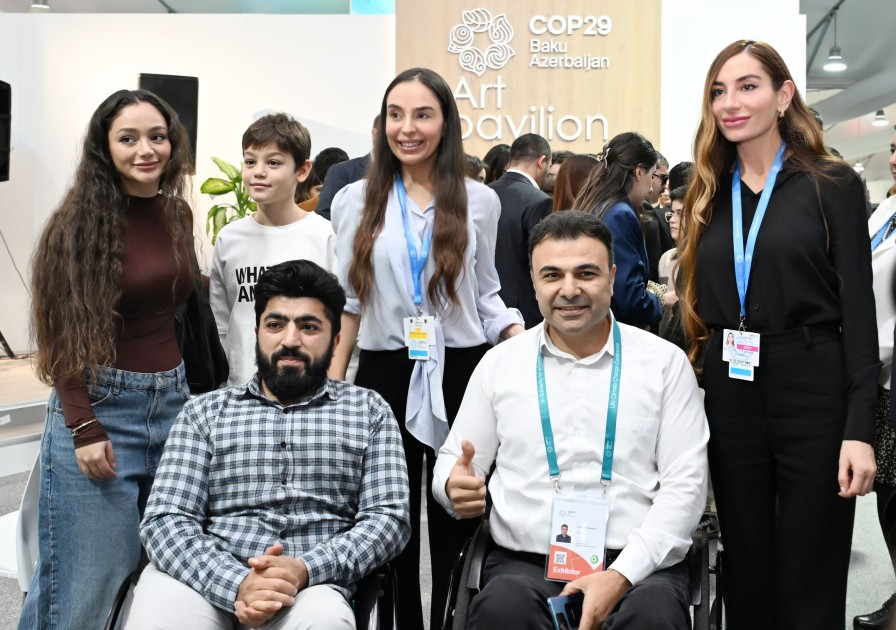 Leyla və Arzu Əliyeva inklüziv sərgi ilə tanış oldular - FOTOLAR