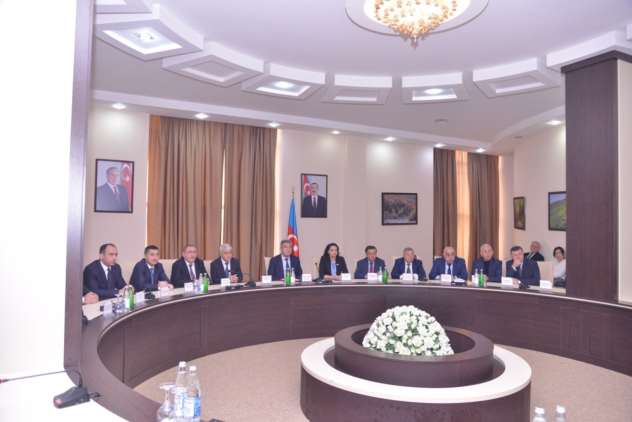 Qaradağda Heydər Əliyevin xatirəsinə həsr olunmuş dəyirmi masa keçirildi - FOTOLAR