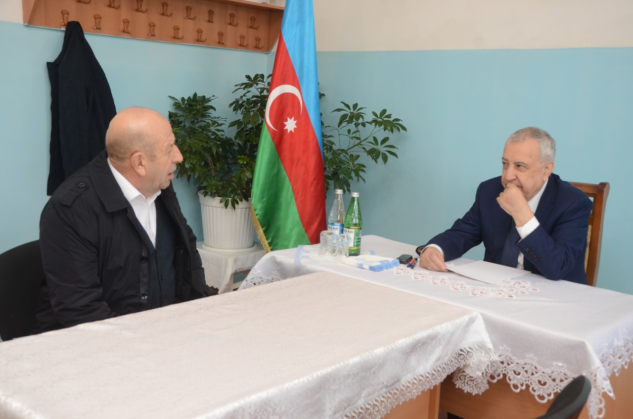 Malik İsaqov vətəndaşların problemlərini dinlədi - FOTOLAR
