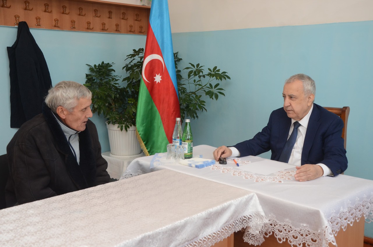 Malik İsaqov vətəndaşların problemlərini dinlədi - FOTOLAR