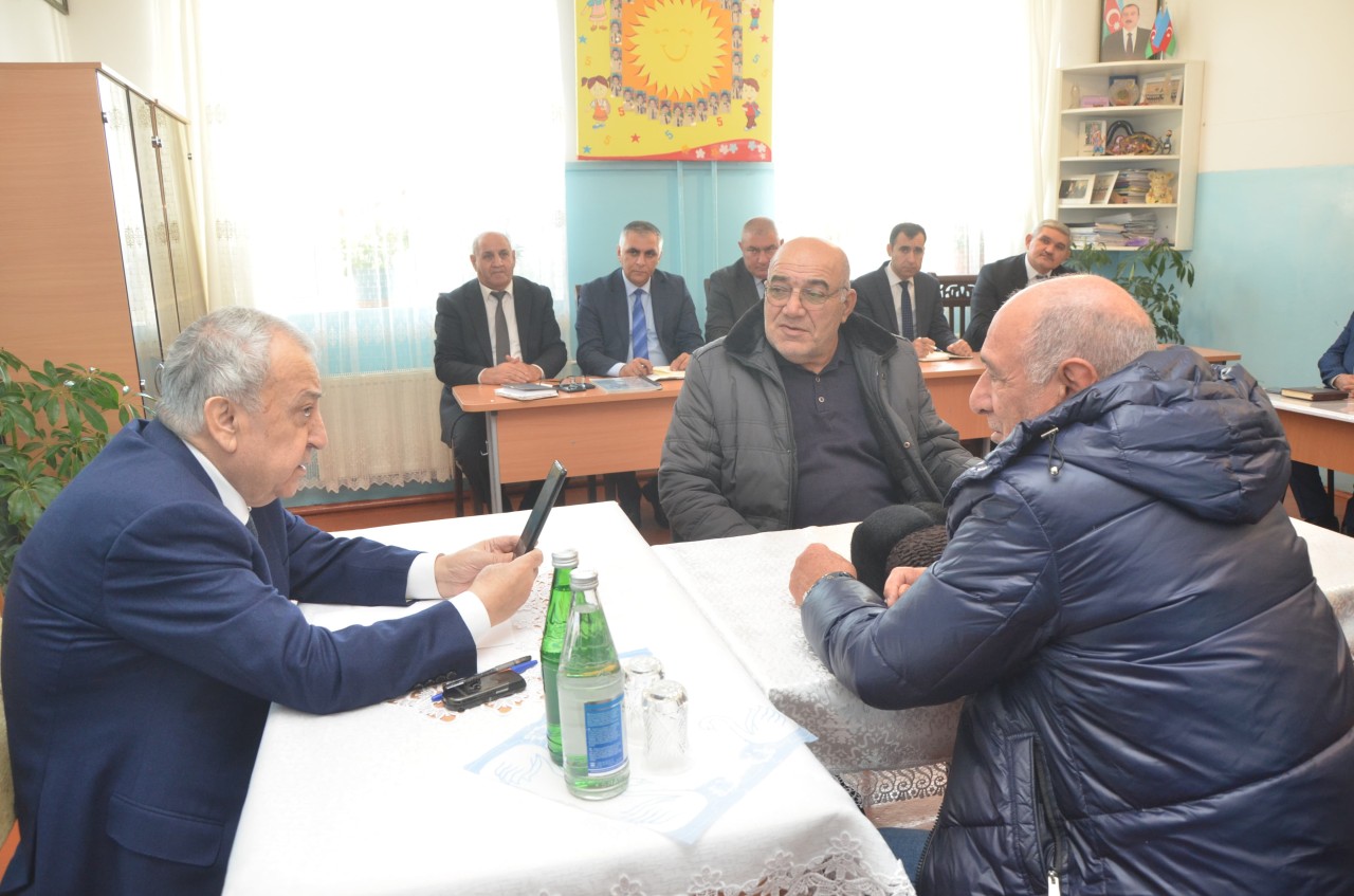 Malik İsaqov vətəndaşların problemlərini dinlədi - FOTOLAR