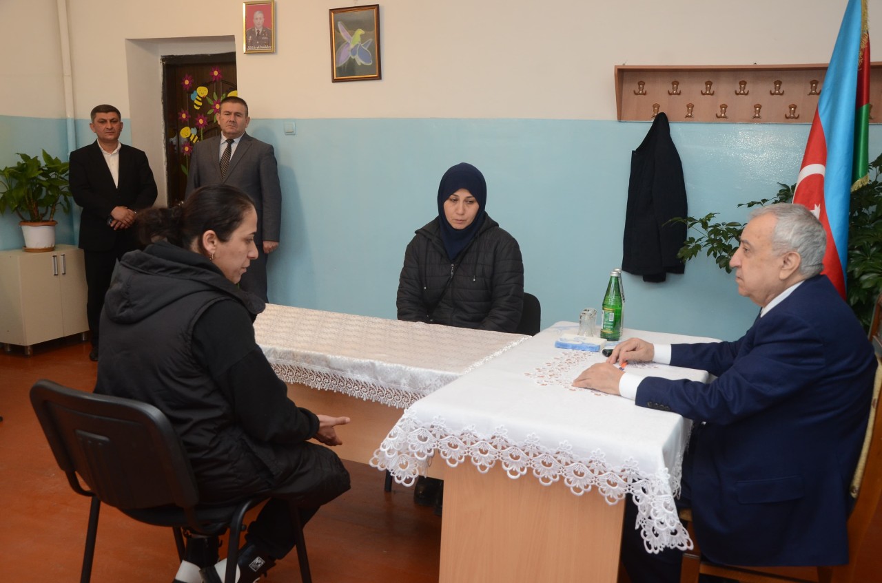 Malik İsaqov vətəndaşların problemlərini dinlədi - FOTOLAR