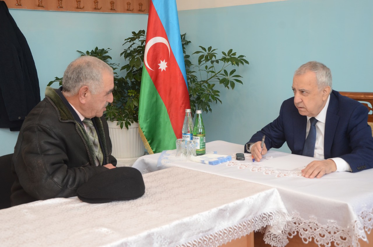 Malik İsaqov vətəndaşların problemlərini dinlədi - FOTOLAR