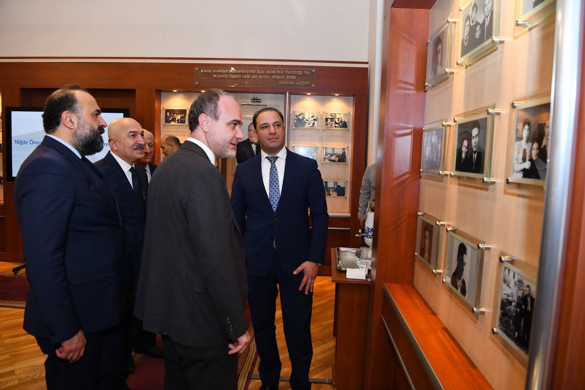 Türkiyənin Niğde Ömer Halisdemir Universitetinin rektoru ADNSU-da olub - FOTOLAR