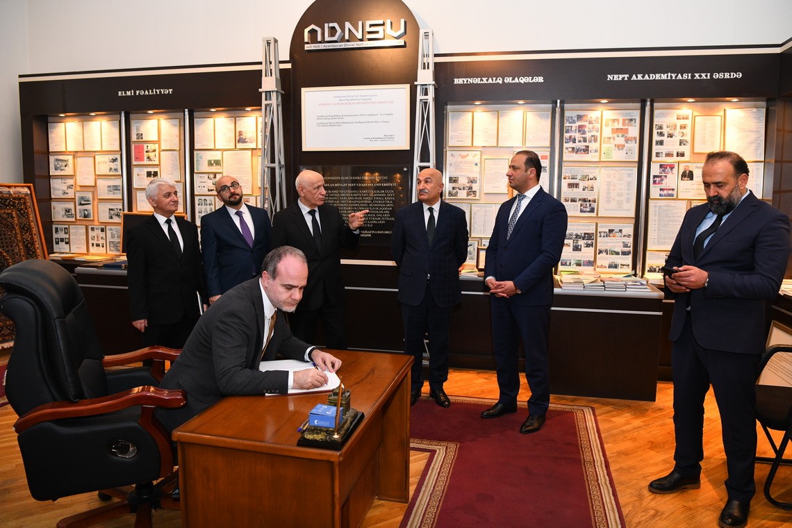 Türkiyənin Niğde Ömer Halisdemir Universitetinin rektoru ADNSU-da olub - FOTOLAR