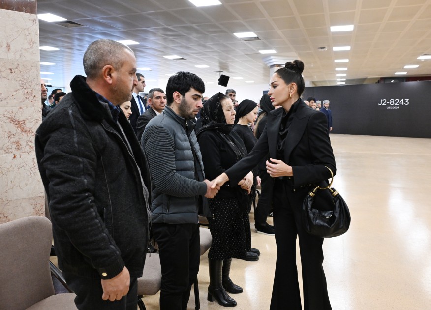 Prezident və birinci xanım ekipaj üzvlərinin vida mərasimində - FOTOLAR (YENİLƏNİB)
