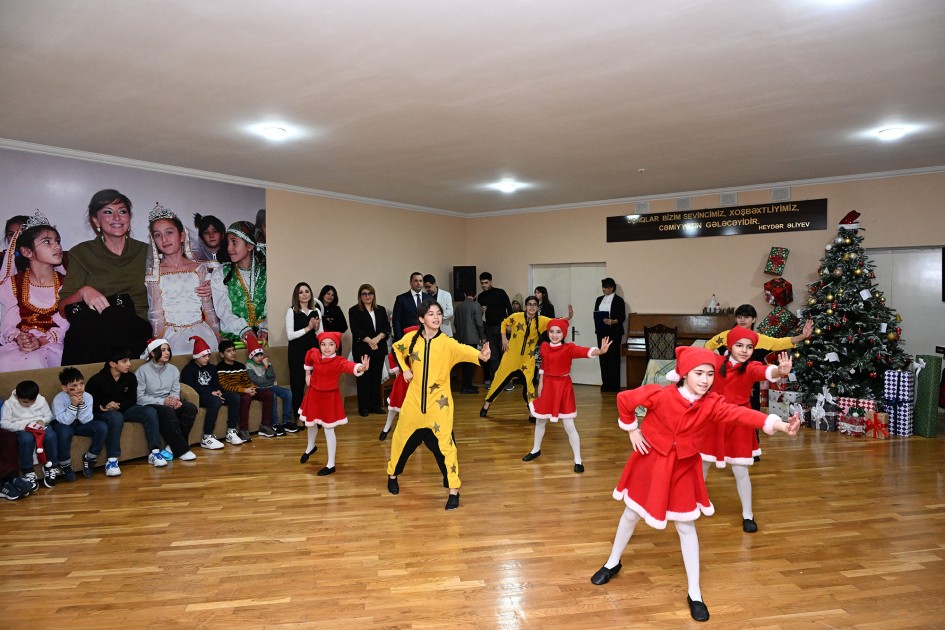 Prezidentin qızı və gəlini uşaqları ziyarət edib - FOTOLAR