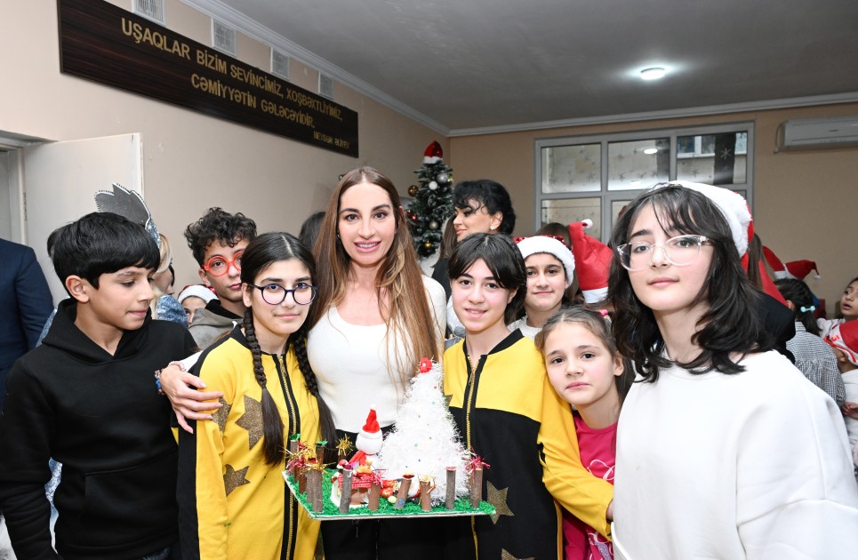 Prezidentin qızı və gəlini uşaqları ziyarət edib - FOTOLAR