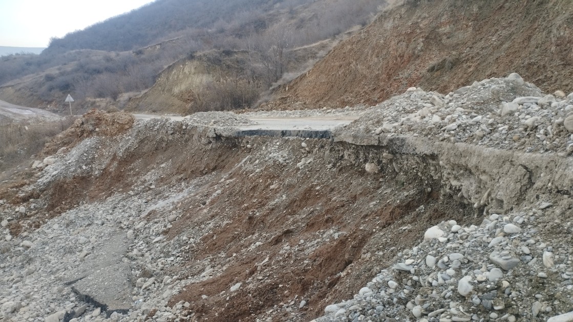Şamaxıda torpaq sürüşməsi oldu - FOTOLAR