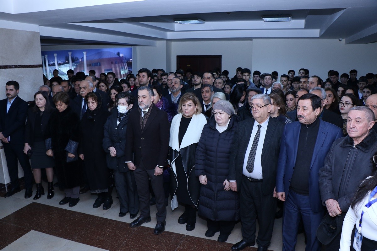 AzMİU-da 20 Yanvar şəhidlərinin xatirəsi anılıb - FOTOLAR