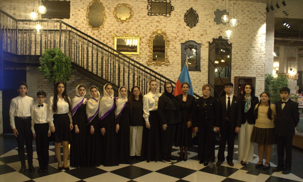 Təyyarə qəzasında həlak olan pilotun qızı “Azərbaycan” mahnısını oxudu - FOTOLAR