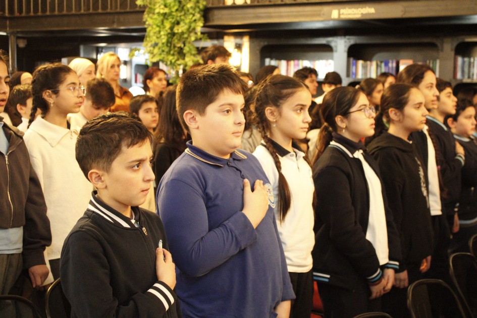 Təyyarə qəzasında həlak olan pilotun qızı “Azərbaycan” mahnısını oxudu - FOTOLAR