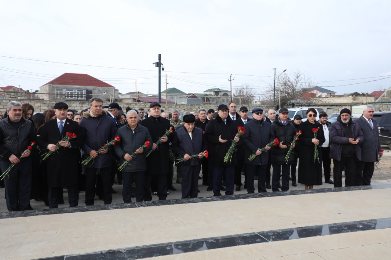 Suraxanıda 20 Yanvar faciəsinin 35-ci ildönümü qeyd olundu - FOTOLAR