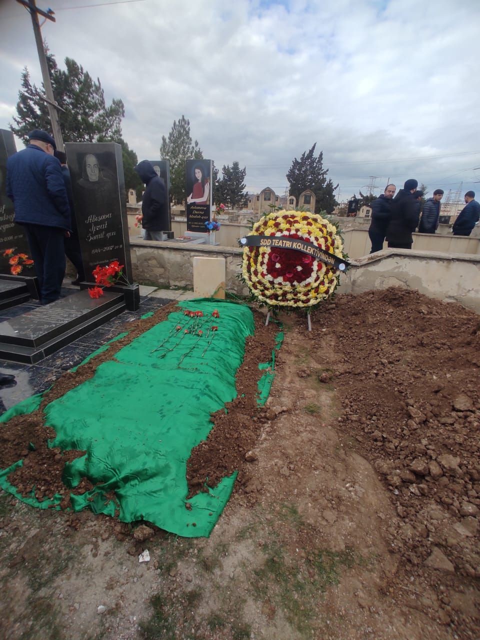 Əməkdar artist Mövsüm Hüseynov dəfn olundu - FOTO (YENİLƏNİB)