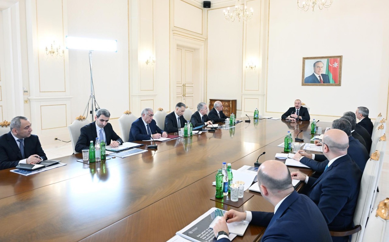 İlham Əliyev müşavirə keçirdi - FOTOLAR (YENİLƏNİB)