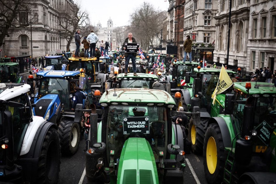 Traktorlar bu dəfə London küçələrində - FOTOLAR