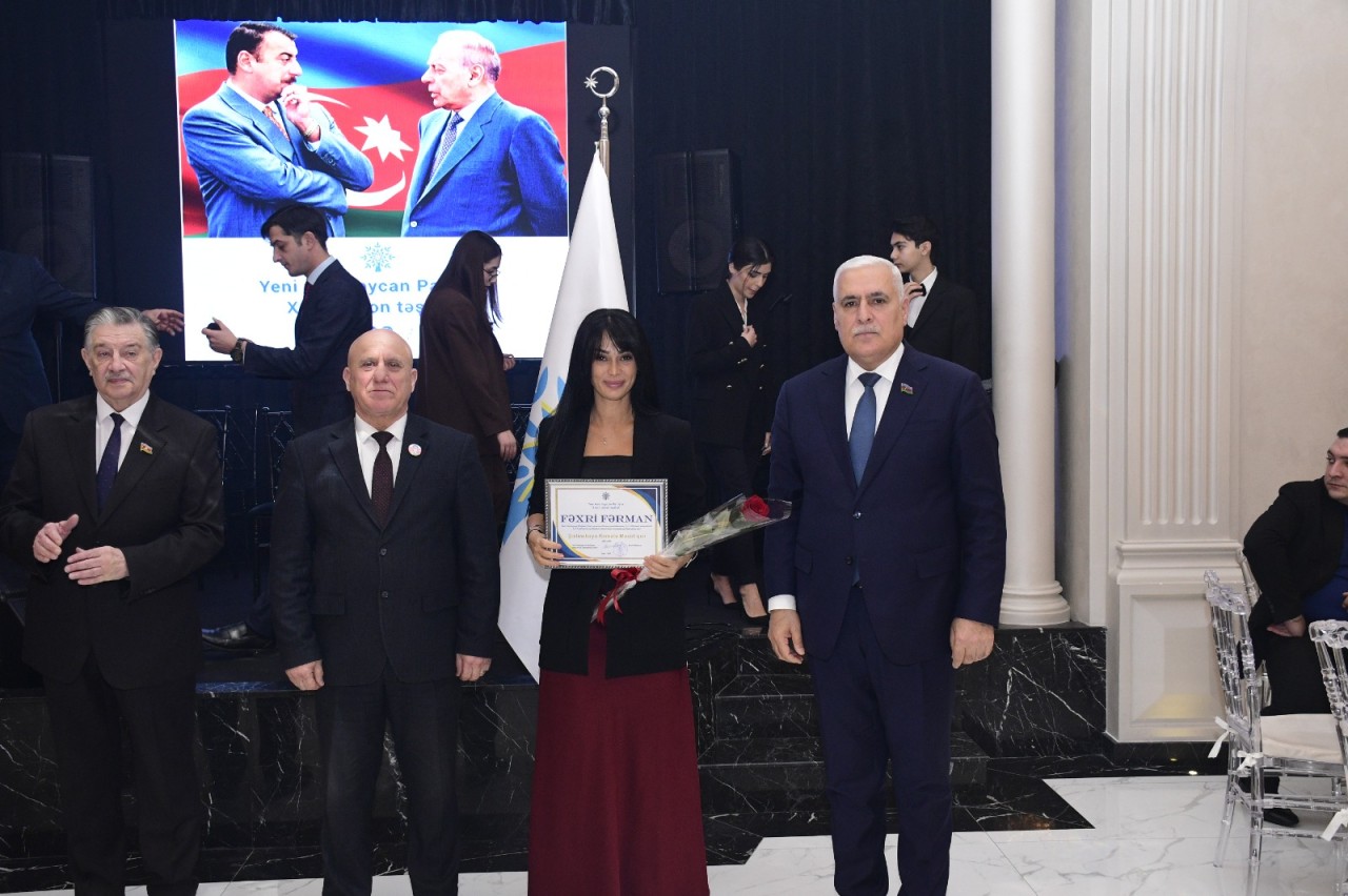 YAP Xətai rayon təşkilatının təsis edilməsinin 32-ci ildönümü qeyd olunub - FOTOLAR