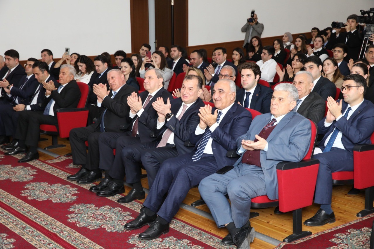 Bir qrup tələbəyə adlı təqaüd verilib - FOTOLAR