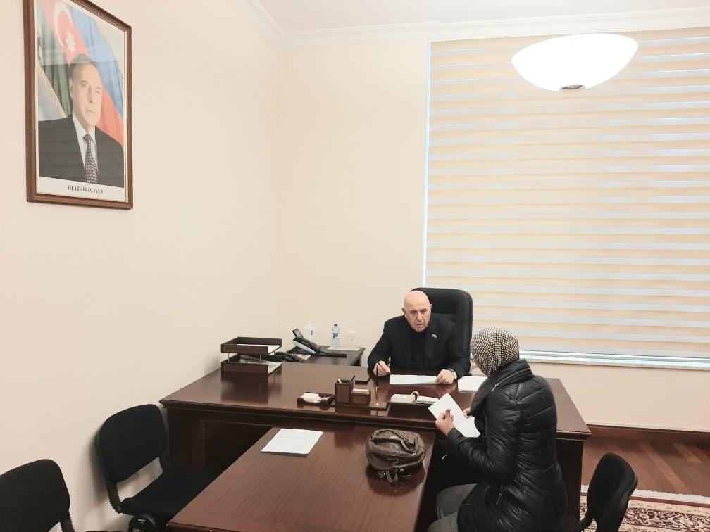 Əhliman Əmiraslanov vətəndaşların problemləri ilə maraqlanıb - FOTOLAR