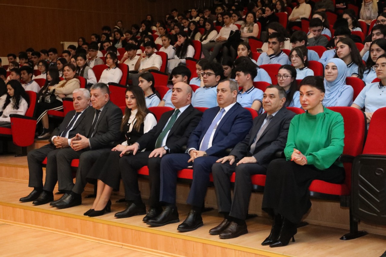 İcra başçısı Adil Əliyev növbəti dəfə gənclərlə görüşüb - FOTOLAR