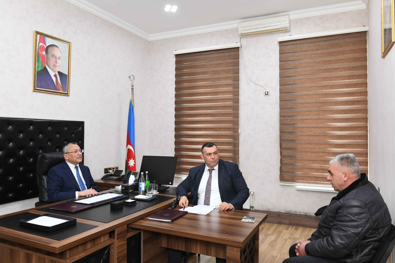 Komitə sədri vətəndaşların müraciətlərini dinlədi - FOTOLAR