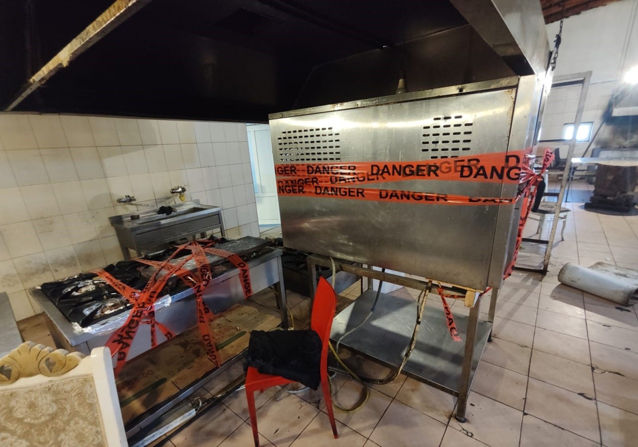 "Xarı Bülbül" restoranında nöqsanlar aşkarlandı - FOTOLAR