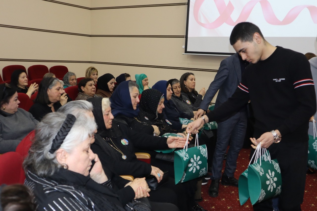 YAP Yasamal rayon təşkilatı xanımları təbrik etdi - FOTOLAR