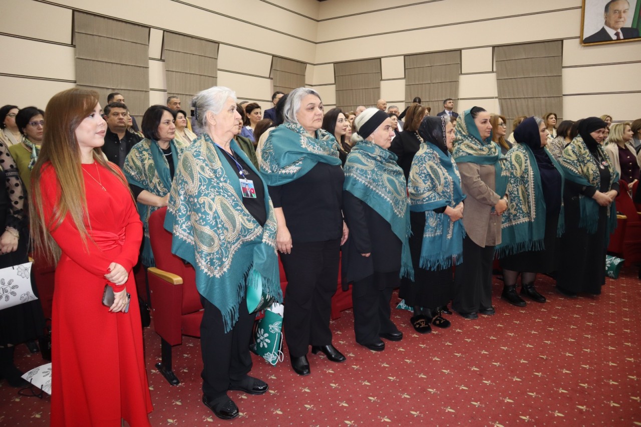 YAP Yasamal rayon təşkilatı xanımları təbrik etdi - FOTOLAR