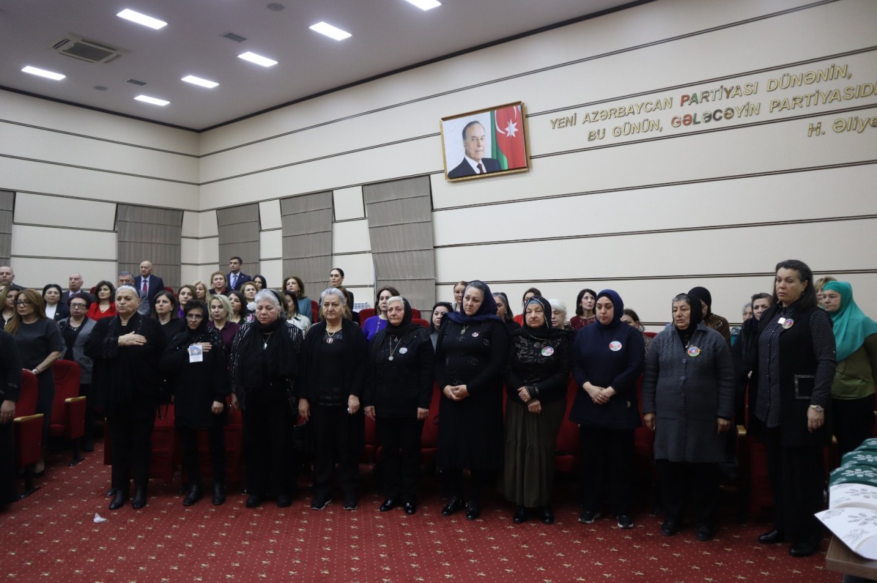 YAP Yasamal rayon təşkilatı xanımları təbrik etdi - FOTOLAR