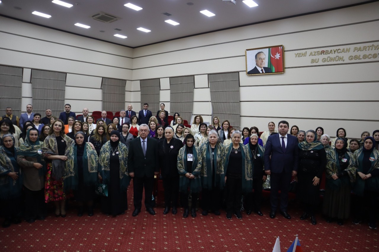YAP Yasamal rayon təşkilatı xanımları təbrik etdi - FOTOLAR