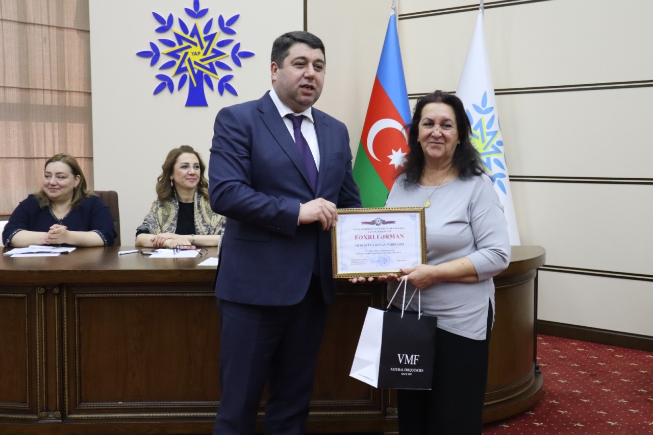 YAP Yasamal rayon təşkilatı xanımları təbrik etdi - FOTOLAR