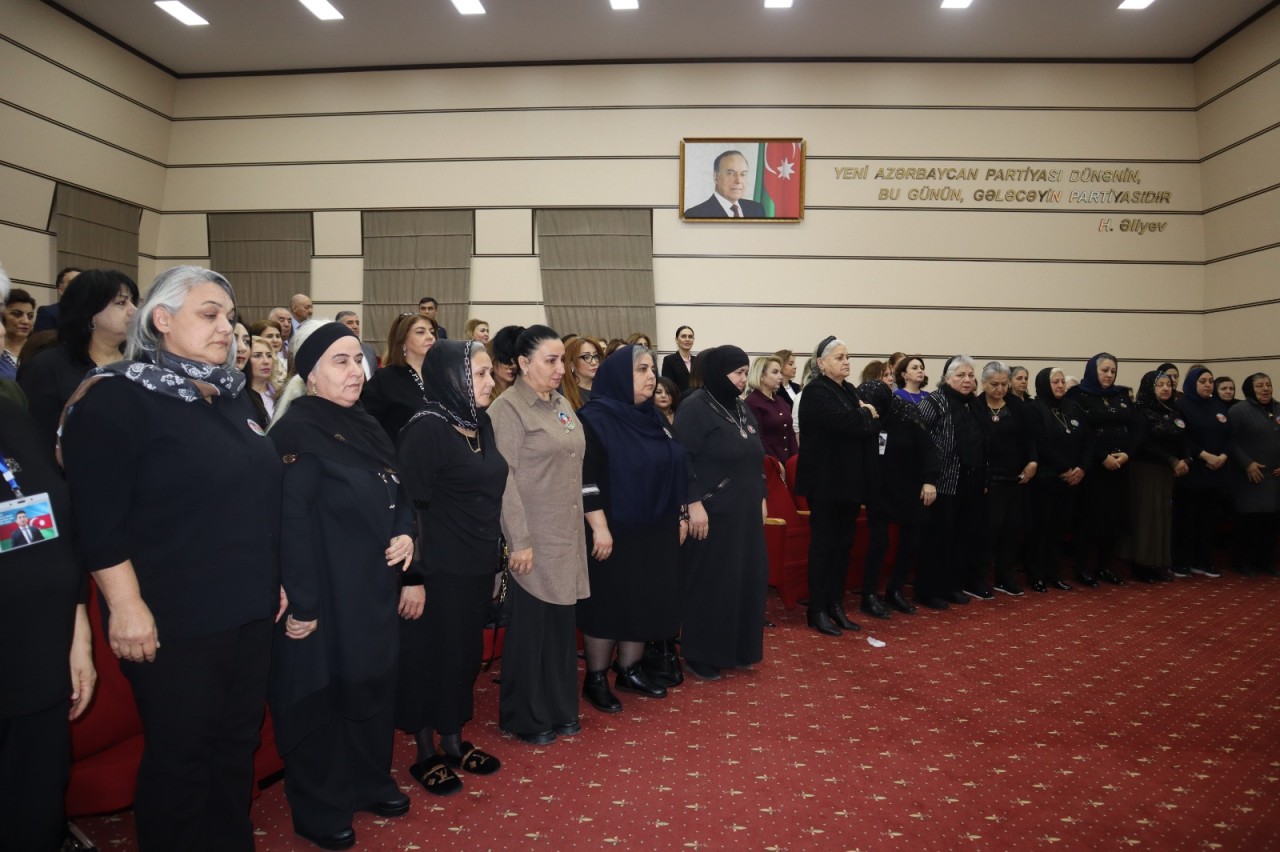 YAP Yasamal rayon təşkilatı xanımları təbrik etdi - FOTOLAR