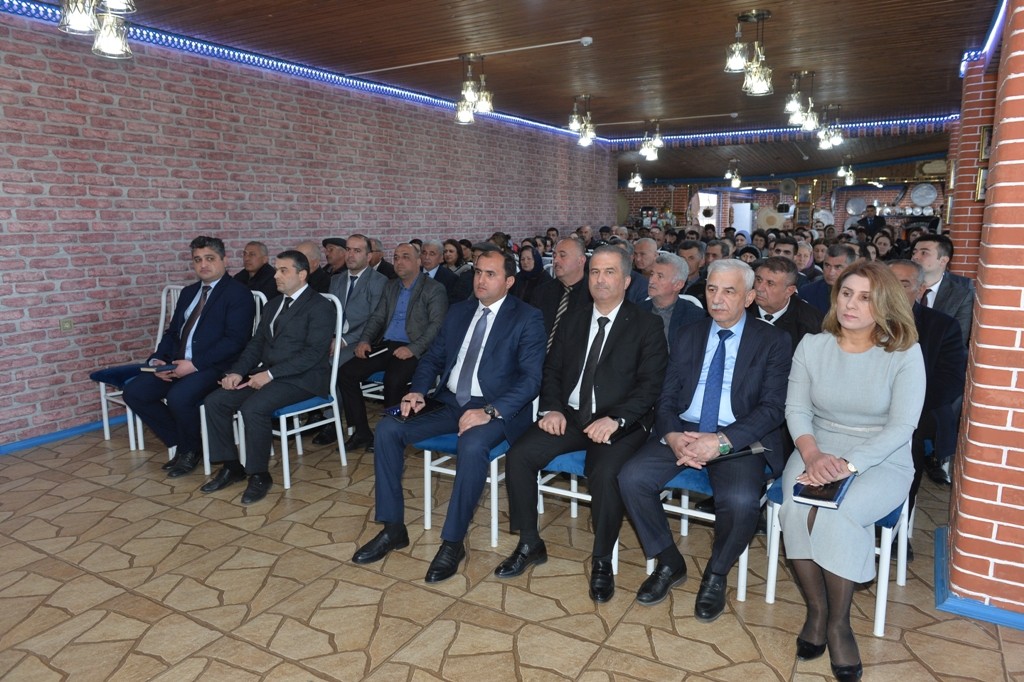 Taleh Qaraşov İstisu qəsəbəsinin sakinləri ilə növbəti qəbul keçirdi - FOTOLAR