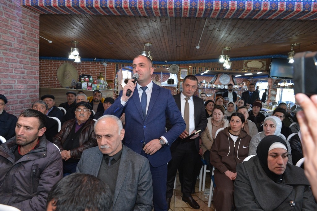 Taleh Qaraşov İstisu qəsəbəsinin sakinləri ilə növbəti qəbul keçirdi - FOTOLAR
