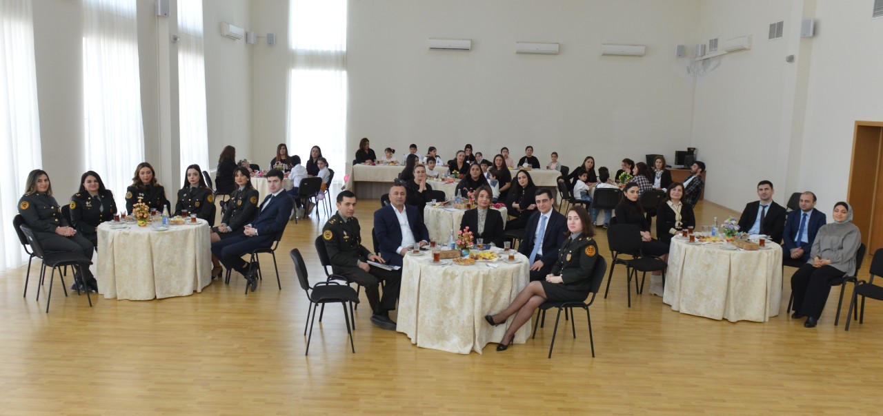 Məhkum qadınlar bayramı övladları ilə qeyd etdilər - FOTOLAR