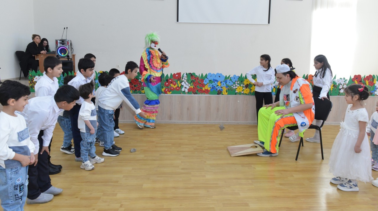 Məhkum qadınlar bayramı övladları ilə qeyd etdilər - FOTOLAR