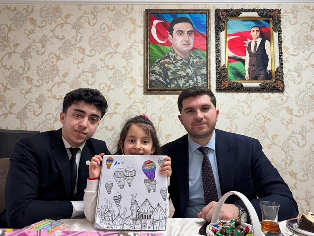 UNEC kollektivi Beynəlxalq Qadınlar Günündə şəhid analarını ziyarət etdi - FOTOLAR