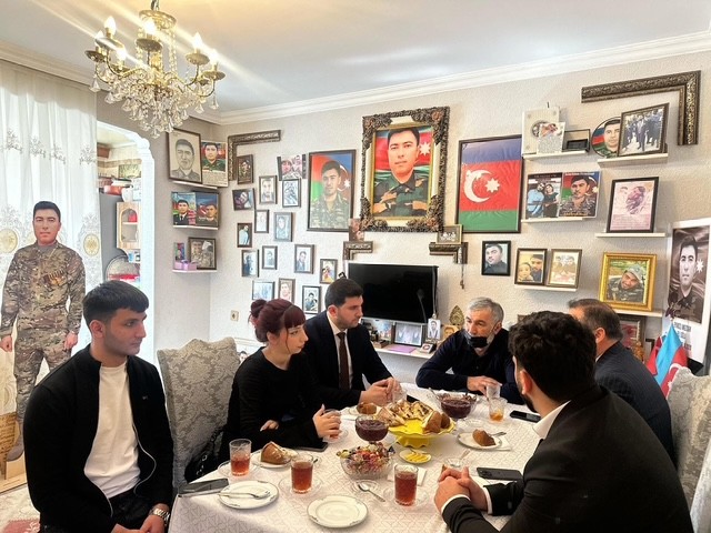 UNEC kollektivi Beynəlxalq Qadınlar Günündə şəhid analarını ziyarət etdi - FOTOLAR