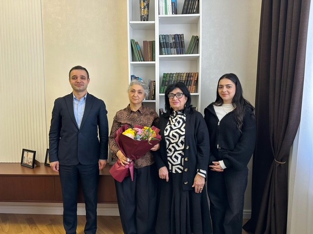 UNEC kollektivi Beynəlxalq Qadınlar Günündə şəhid analarını ziyarət etdi - FOTOLAR