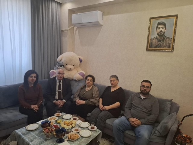 UNEC kollektivi Beynəlxalq Qadınlar Günündə şəhid analarını ziyarət etdi - FOTOLAR