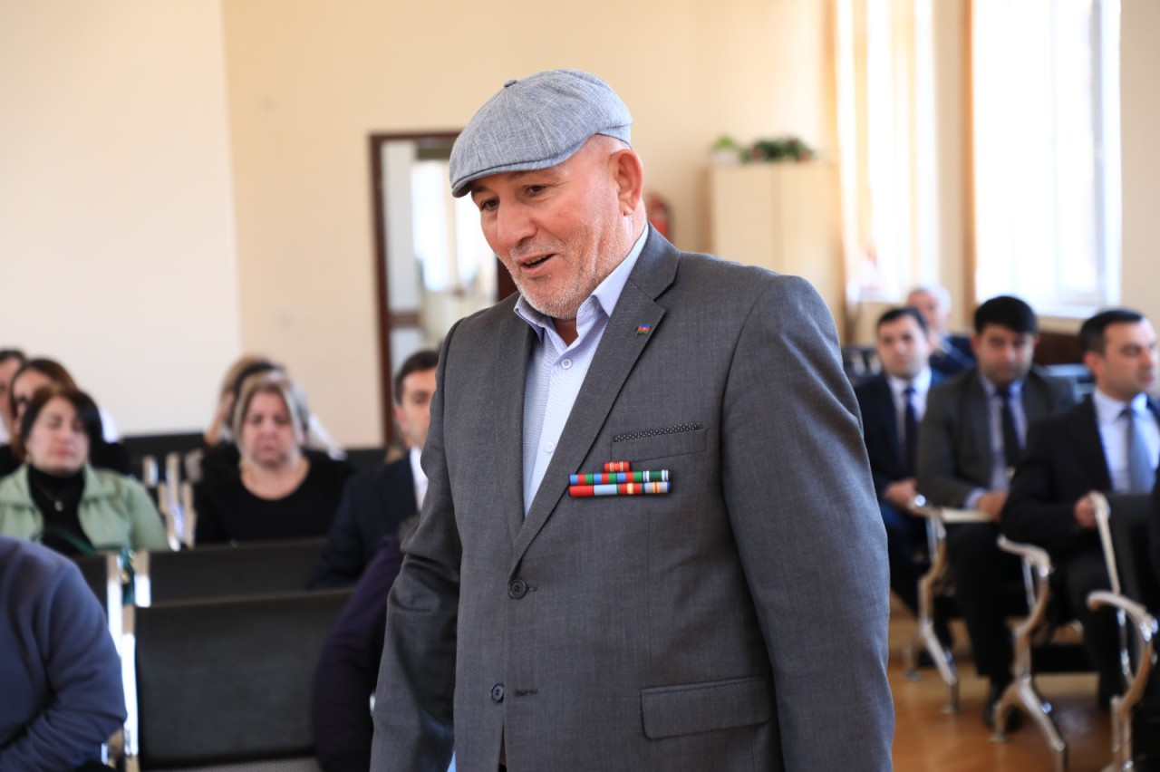 Niyazi Bayramov 25 nömrəli tam orta məktəbdə vətəndaşlarla görüş keçirib - FOTOLAR